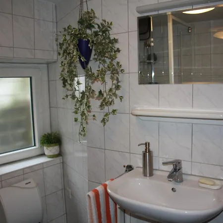Monteur Und Fuer 6 Personen, Parkplaetze, Wlan, Naehe Bietigheim, Heilbronn * ساشسينهايم