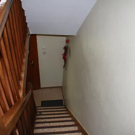 Monteur Und Fuer 6 Personen, Parkplaetze, Wlan, Naehe Bietigheim, Heilbronn * ساشسينهايم