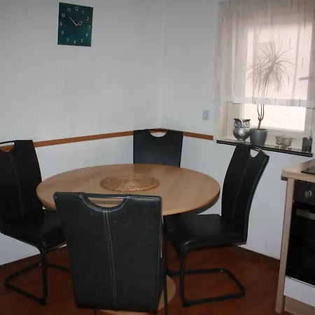 Monteur Und Fuer 6 Personen, Parkplaetze, Wlan, Naehe Bietigheim, Heilbronn ساشسينهايم