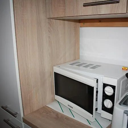 شقة Monteur Und Fuer 6 Personen, Parkplaetze, Wlan, Naehe Bietigheim, Heilbronn ساشسينهايم